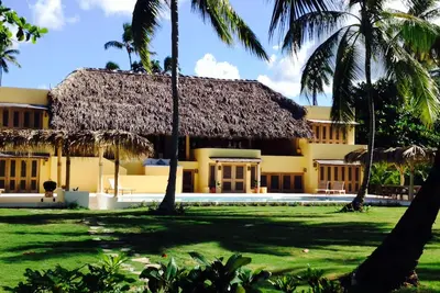 Image de Luxury beachfront villa, 8 bedrooms, 14-17 sleeps, 7 bathrooms