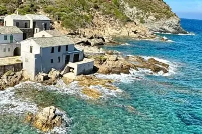 Image de Maison Pieds Dans L'Eau Au Bout Du Cap Corse