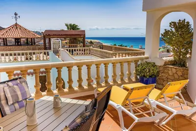 Image de Bel appartement avec vue et terrasses spectaculaires sur la mer