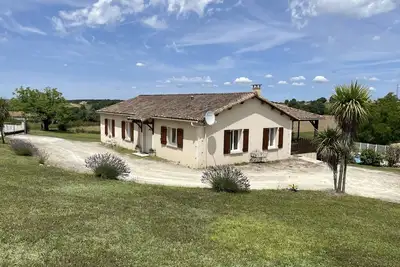 Image de Hébergement familial avec piscine privée chauffée et belles vues