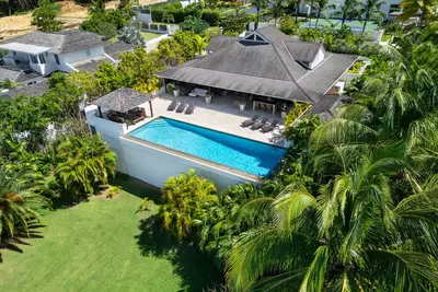 Image de Luxueuse villa de style balinais. Capacité d'accueil 9 adultes. Piscine de 15m. Servante