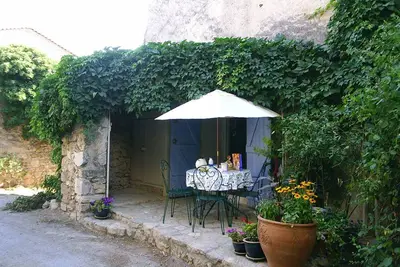 Provence : maison en hameau chaloureux avec airco