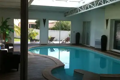 Image de Villa 380m2 Sur Terrain 2700m2 - Piscine INTÉRIEURE CHAUFFÉE - TRÈS Calme
