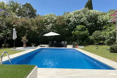 Image de Villa bungalow magnifique, complètement rénovée haut de gamme avec piscine privée