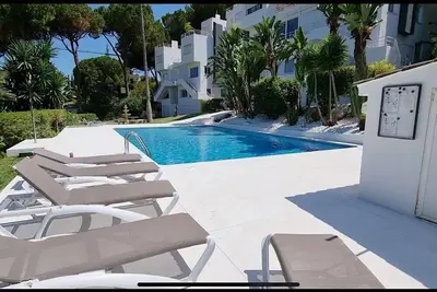 Image de Duplex de 3 chambres avec vue panoramique imprenable près de Puerto Banus