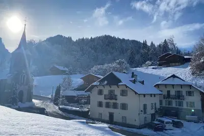 Image de Chalet de charme unique avec chambres attenantes, bain à remous et salle de jeux