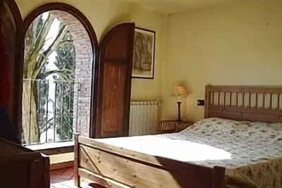 Image de Maison de campagne sur une colline Ă un jet de pierre de Florence