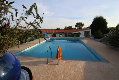 Image de Charmante station balnéaire pouvant accueillir jusqu'à 20 personnes avec piscine, près de la Serra da Estrela