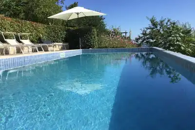 Image de Stunning 3 bedroom, top floor self contained appartment with panoramic views