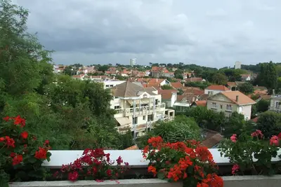 Image de Appartement T3 trés calme centre et prés plage, casino et palais des congrès.