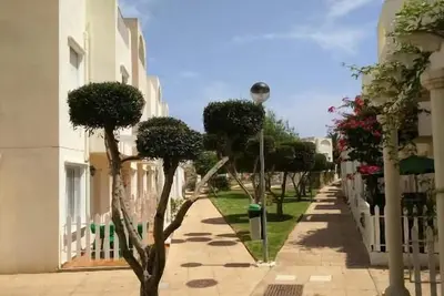 Image de Maison de ville à distance de marche de la plage avec deux piscines communautaires