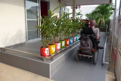Image de Accessible aux fauteuils roulants Pool Villa Red, 3b / 2b pour les personnes handicapées, dormir 6/8