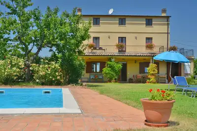 Image de Fully restored country villa with pool set in private gardens