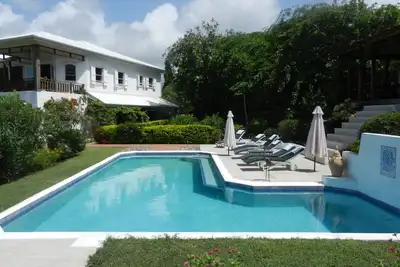 Image de La Villa, Grenade, Caraïbes, Villa de luxe, grande piscine, vue sur l'océan.