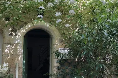 Image de Cottage en pierre avec terrasse