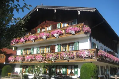 Image de Grand appartement de quatre chambres bijou. Télévision numérique, endroit calme avec une vue magnifique sur la montagne