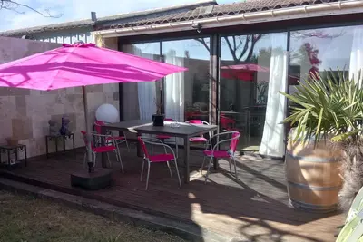Image de appartement très cosy, parkink clos gratuit, wifi, clim, à 600m de Saint-emilion
