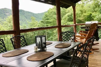 Image de ~ Remarquable * Hot Tub * Escapade au sommet d'une montagne ~ À 3975 pieds!