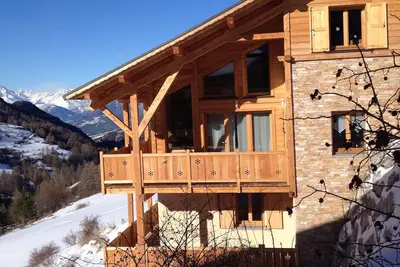 Image de Chalet neuf en mélèze 150 M2 12 personnes Charme et Standing Proche pistes