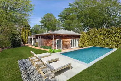 Image de Cottage aéré à Bellport Village