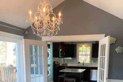 Image de Plus RÉCENT \"Pas Votre Maison De Plage Moyenne\" avec vue sur l'océan,