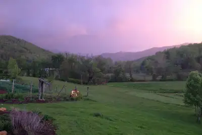 Image de WhistlePig Farm-- remarquablement bel espace pour se détendre et se connecter.