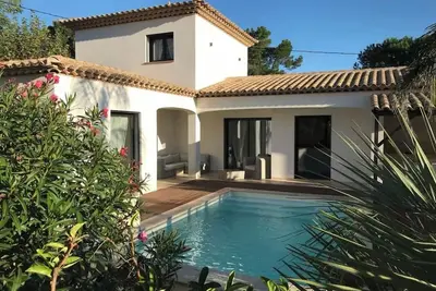 Image de Villa au calme, vue sur les collines proche de la mer, piscine chauffée, Clim