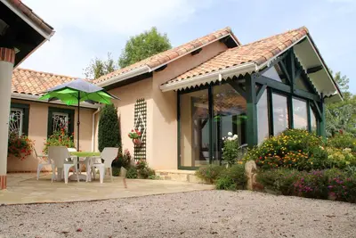 Image de Maison * 4 chambres * véranda, balançoire, parc, piscine, wifi fibre * Pyrénées