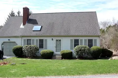 Image de 3 Br Cape - court trajet en voiture à Corporation & Mayflower - A / C, Wi-Fi, linge de maison inclus