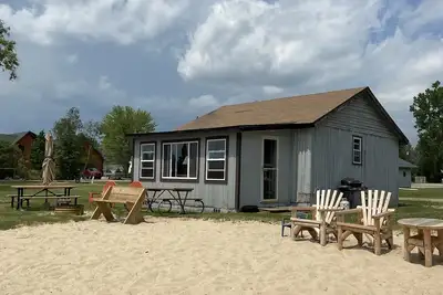 Image de Cabin Lakefront On An All Sports Lake, A Sandy Beach Huge Offres Peace & Quiet.