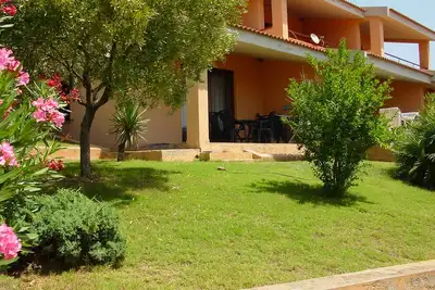 Image de Maison avec jardin à Coral Harbour, près de la mer, pour les familles et non pas seulement