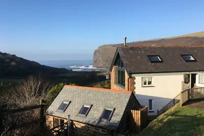 Idéal pour des vacances en famille -overlooking Crackington Haven avec une vue imprenable