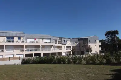 Image de Jullouville  résid avec ascenseur dans environnement calme proche plage