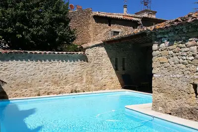 Image de Bergerie de charme à quelques minutes de Lourmarin avec piscine et A/C
