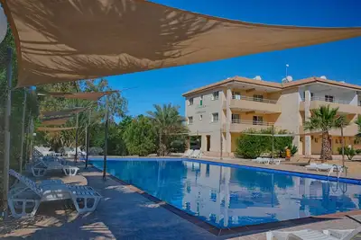 Nissi Beach Penthouse 2 chambres avec vue sur la mer - Wifi, vue sur la piscine, à 5 minutes de la plage de Nissi,