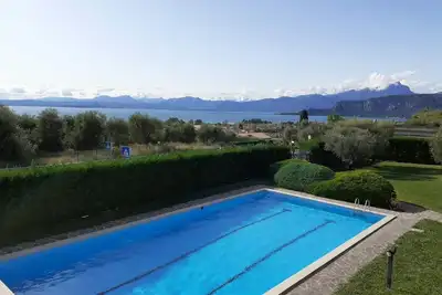 Image de Appartement avec vue sur le lac parmi les vignes