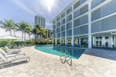 2 Chambre / 2 salles de bain Designer moderne Condo sur l'océan dans le prestigieux Miami Beach