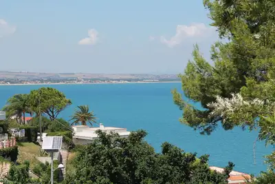 Image de Maison dans résidence avec piscine