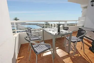 Bel appartement avec vue sur la mer, Wifi, clima, Proche du port de plaisance et des restaurants