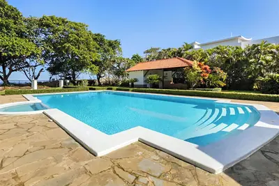 Image de Oceanfront Luxury Villa: Private Pool, Alfresco Lounge, Balcony Views +Bonus