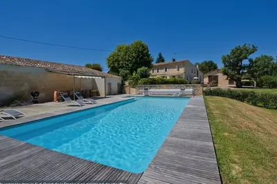 Image de Une maison familiale et conviviale avec piscine chauffée au cœur du vignoble bordelais