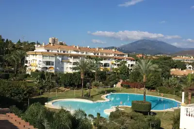 Image de Puetro Banus Penthouse: face à l'ouest et face à la piscine 3 chambres 2 salles de bain avec Wifi gratuit