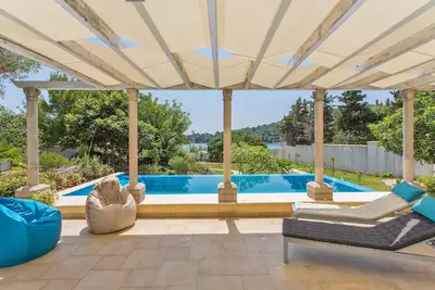 Image de Pierre villa sur la plage, piscine, grand jardin, des chambres spacieuses et meilleure vue