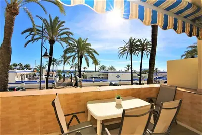 Appartement avec vue sur le port, Wifi et clima, Marina, à proximité des restaurants et de la plage