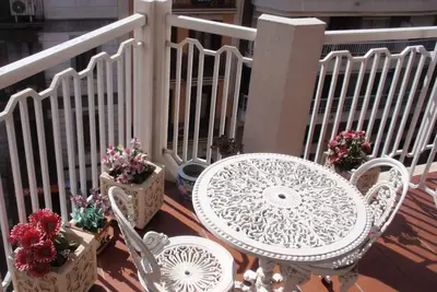 Image de centre de Barcelone appartement avec une connexion Wi-Fi 4 ou 5 personnes.