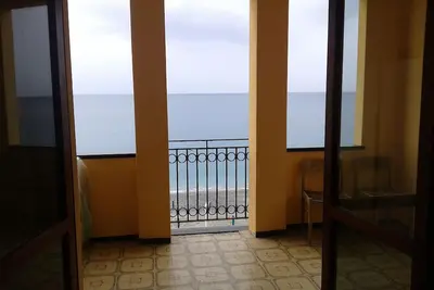 Image de appartement direct sur la mer