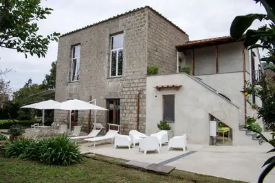 Image de Appartements récemment rénovés avec jardin privé, piscine et parking