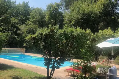 Image de Villa de charme avec piscine et beau jardin. Promotion en juillet!