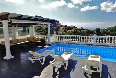 Image de 2bed 2bath appartement avec piscine et vue mer privé bénéficie du soleil toute la journée!