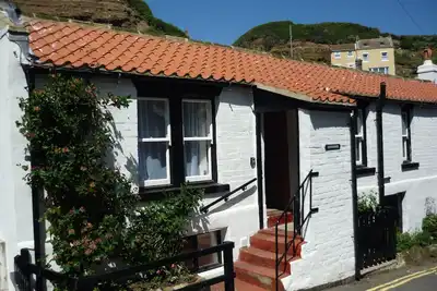 Image de Charmante maison de pêcheur dans le vieux village de Staithes, avec jardin patio